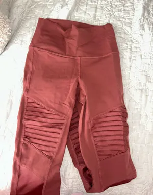 Alo Yoga Leggings thumbnail 1