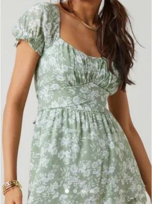 Francesca’s Green Floral Romper thumbnail 1