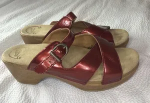 Dansko Lela Glossy Red Patent Leather Clogs Sandals Women Sz EU38 (7- -7 1/2) thumbnail 1