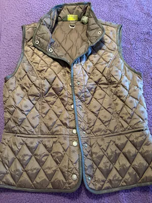 Women’s quilted Eddie Bauer vest  thumbnail 1