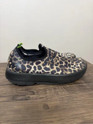 Oofos OOmg eeZee Women’s Size 9 EU 40 Shoes Cheetah Black Sole Recovery Sneaker thumbnail 2