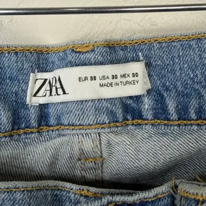 Zara Light Wash Distressed Denim Button Fly Mid-Rise Straight Leg Jeans Size 30 thumbnail 6