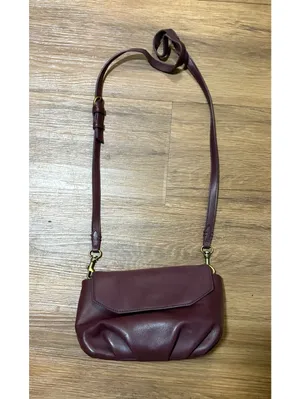 Universal Threads Burgundy Crossbody Bag Faux Leather Pleated Flap Purse thumbnail 2