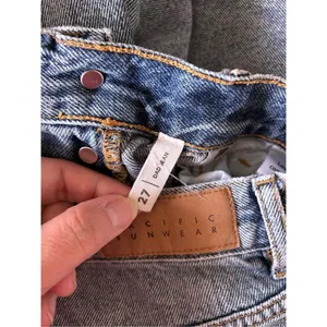 PacSun Dad Jeans Distressed Light Wash Button Fly Size 27 thumbnail 3