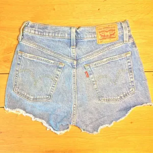 Levi’s 501 Jean shorts 26 button-fly medium wash distressed thumbnail 2