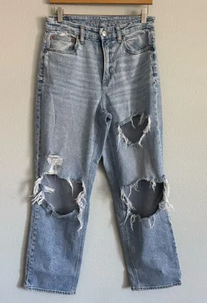 American Eagle Distressed Baggy Jeans. Size 6 thumbnail 1