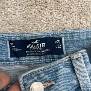 NWT Hollister high rise extreme baggy Jeans thumbnail 4