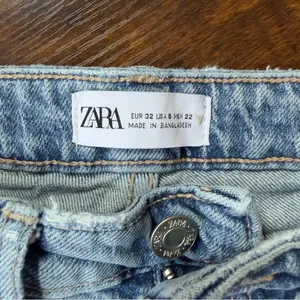 Zara Light Wash Blue Denim Jeans Straight Leg High Waist Size 0 thumbnail 2