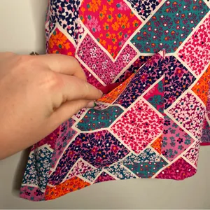 Vera Bradley V-Neck Floral/Paisley Print Scrub Top (Large) thumbnail 2