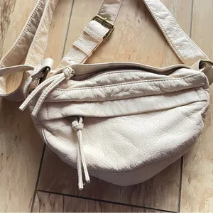 Small cream faux leather cross‎ body bag thumbnail 2