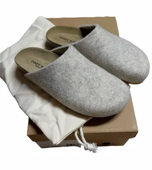 NIB COZY EARTH Lakehouse Clog Oat Wool Women’s Size 6 thumbnail 1
