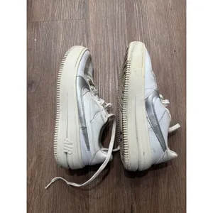 Nike‎ Air Force 1 PLT.AF.ORM Womens 7 White Metallic Silver DJ9946-101 Platform thumbnail 5