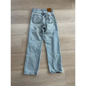 Levis Ribcage Straight Ankle Jeans Blue High Rise Button Fly Womens W26 L29 thumbnail 2