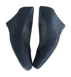 Suede‎ Aerosoles Plum Tree Black Dot Wedge Dress Shoes Size 8.5 Studded Detail thumbnail 1