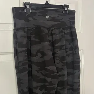 Athleta Salutation Camo Jogger Pants Athletic Camouflage Gray Black Size S Small thumbnail 5