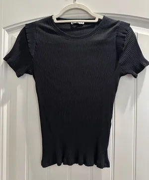 Zara Black Ribbed Short-Sleeve Tee with Ruffle Shoulders thumbnail 1