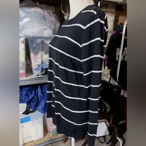 Calvin Klein light sweater white lines in black thumbnail 2