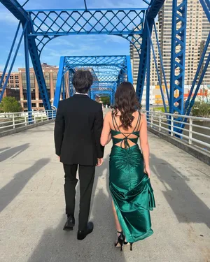 Stunning Pixie Emerald green formal prom gown Size 0 thumbnail 7