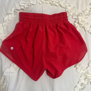 Red Lululemon Hotty Hot Shorts 2.5" High-Rise thumbnail 2