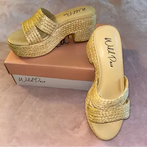 Wild Pair Niftyy woven espadrille beige heeled wedge size 8.5 open toe thumbnail 1