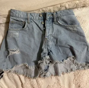denim shorts  thumbnail 1