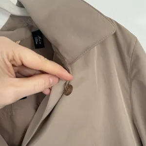 Sanyo‎ New York Beige Trench Lightweight Over Coat Hooded Pockets Womens Medium? thumbnail 7