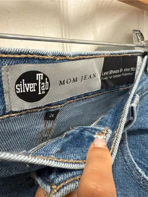 Levi’s High Waisted Mom Jeans Silvertab Size 26 thumbnail 5