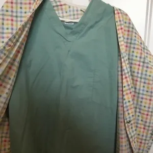 Women’s size large scrub top and jacket thumbnail 5