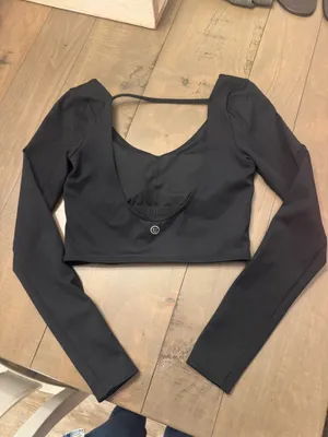 Gilly Hicks Hollister Size Small NWOT Long Sleeve Crop Too with Built in Bra thumbnail 2