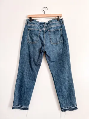Old Navy Mid Rise Boyfriend Jeans Size 8 Medium Wash Raw Hem Cropped thumbnail 3