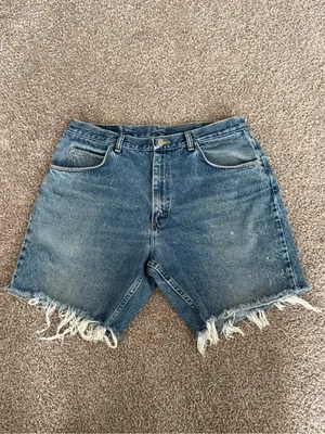 Wrangler Mens 36 Distressed Denim Cutoff Jorts Raw Hem Vintage Wash Shorts thumbnail 3