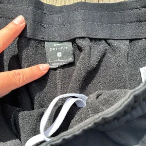 women’s small nike dri-fit black joggers with pockets thumbnail 6