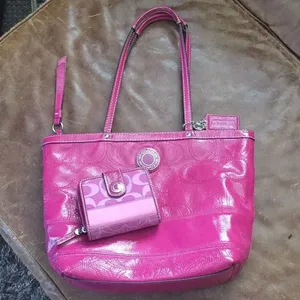 EUC Coach Signature C Pink Patent Purse Wallet thumbnail 1