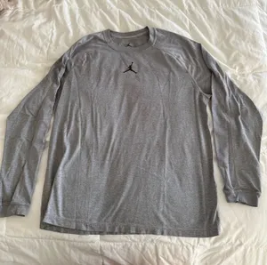 Nike Jordan Air Jordan long sleeve shirt thumbnail 1