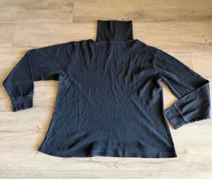 Like New Crate & Barrel Unisex Black Long Sleeve Turtleneck Top - Size Medium thumbnail 1