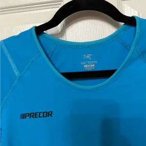 Arc'teryx Women's Short‎ Sleeved Shirt size large thumbnail 3