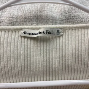 Abercrombie & Fitch V-Neck Ribbed Sweater Bodysuit in Cream Women’s Size XS thumbnail 7