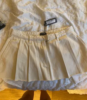 Pretty Little Thing mini skirt thumbnail 2