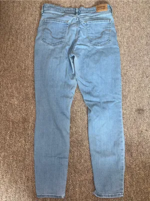 Levi's Women’s Light Blue Slim Fit Jeans thumbnail 2