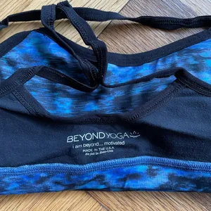 Beyond Yoga Space Dye Slim Racerback Bra, Sz XS, blue/black/grey abstract print thumbnail 4
