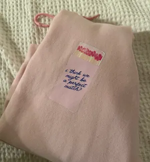 Charlie & Claire Graphic Sweatshirt Size L thumbnail 2