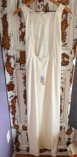 Abercrombie & Fitch Sleeveless Twist-Front Maxi Dress in White Wedding Cocktail thumbnail 2