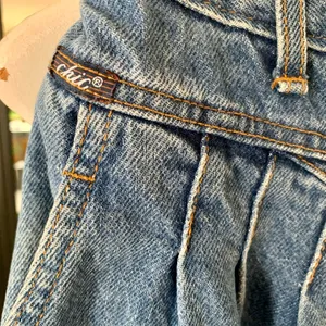 Vintage Chic High Rise Waisted Jeans thumbnail 3