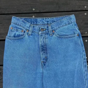 Blue Vintage Levi's Blue Light Wash Mom Jeans Denim High Waisted Pants thumbnail 5