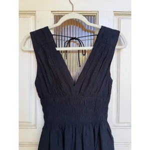 Abercrombie & Fitch Black Crinkle V-Neck Smocked Mini Dress Size XSP Sleeveless thumbnail 3