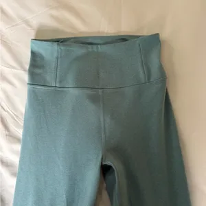 Girlfriend Collective Dusty Teal Workout Set thumbnail 4
