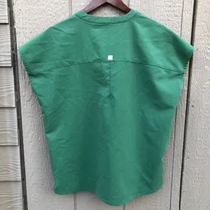 Fabletics green scrub top women’s size medium thumbnail 2