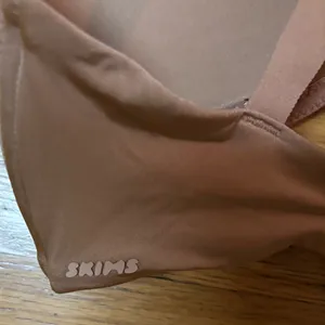 NEW Skims Wireless Lightly Padded T Shirt Bra in Ochre 36DDD thumbnail 4