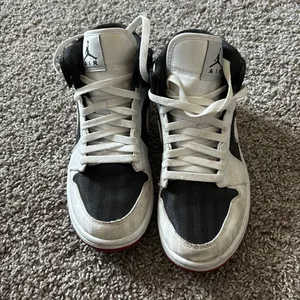 Air Jordan mid sneakers thumbnail 2