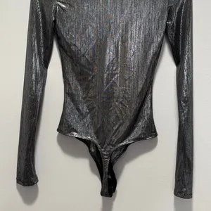 Alix NYC Irving Lamé Bodysuit Small Gunmetal Metallic Deep V-Neck Long Sleeve thumbnail 8